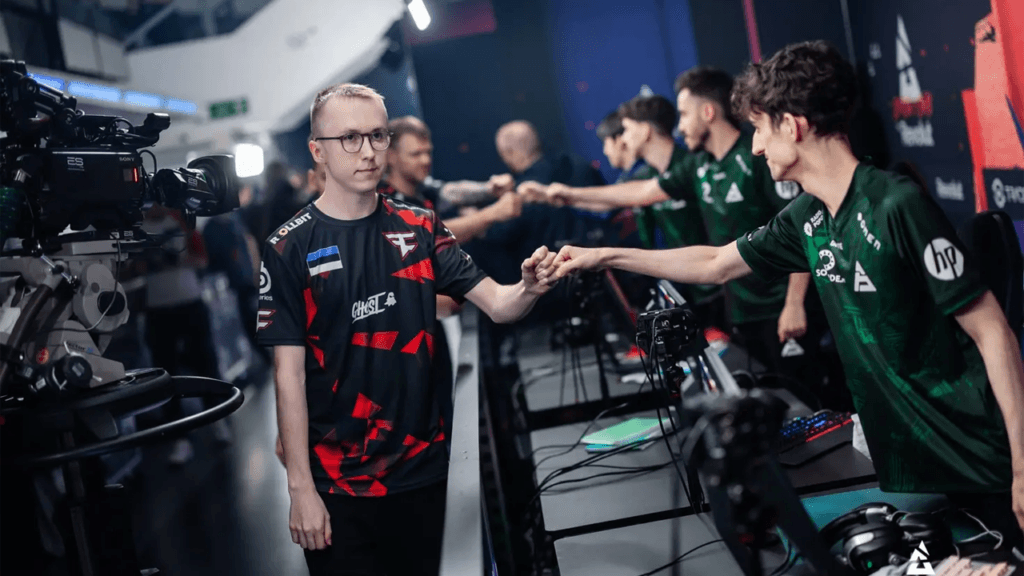 One of the CS2 Pros mentioned in this article, FaZe ropz