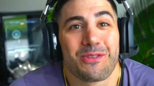 NICKMERCS addresses low viewership on Twitch due to Apex Legends